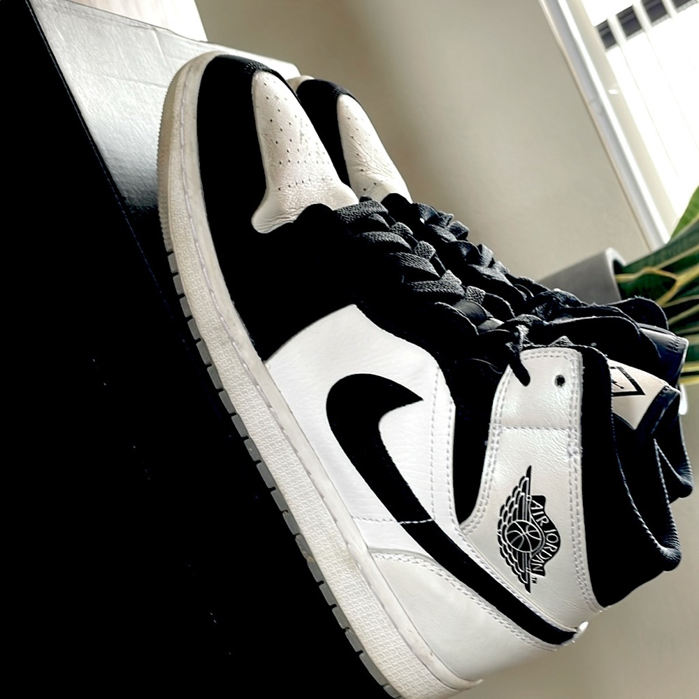 Jordan 1’s mid diamond